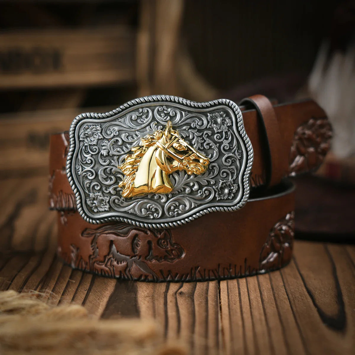 Cinto de Couro Com Cavalo Dourado