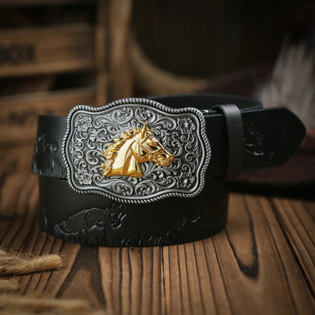 Cinto de Couro Com Cavalo Dourado