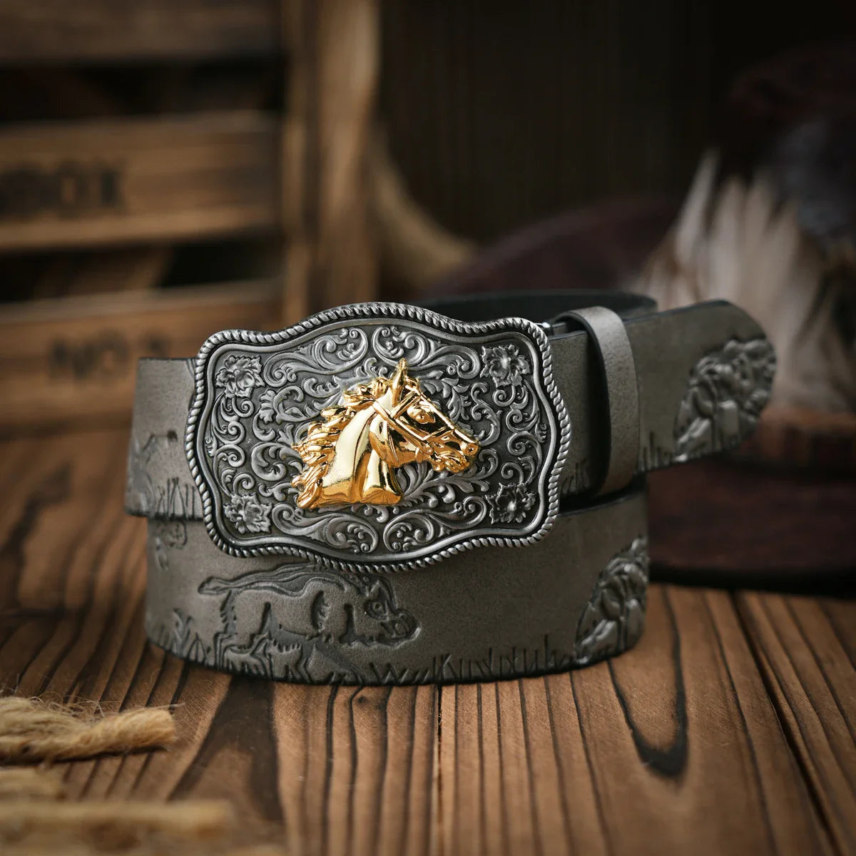 Cinto de Couro Com Cavalo Dourado