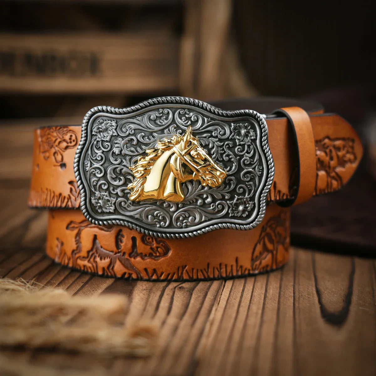 Cinto de Couro Com Cavalo Dourado
